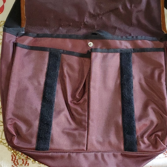 Esprit Messenger Bag - Picture 4 of 12